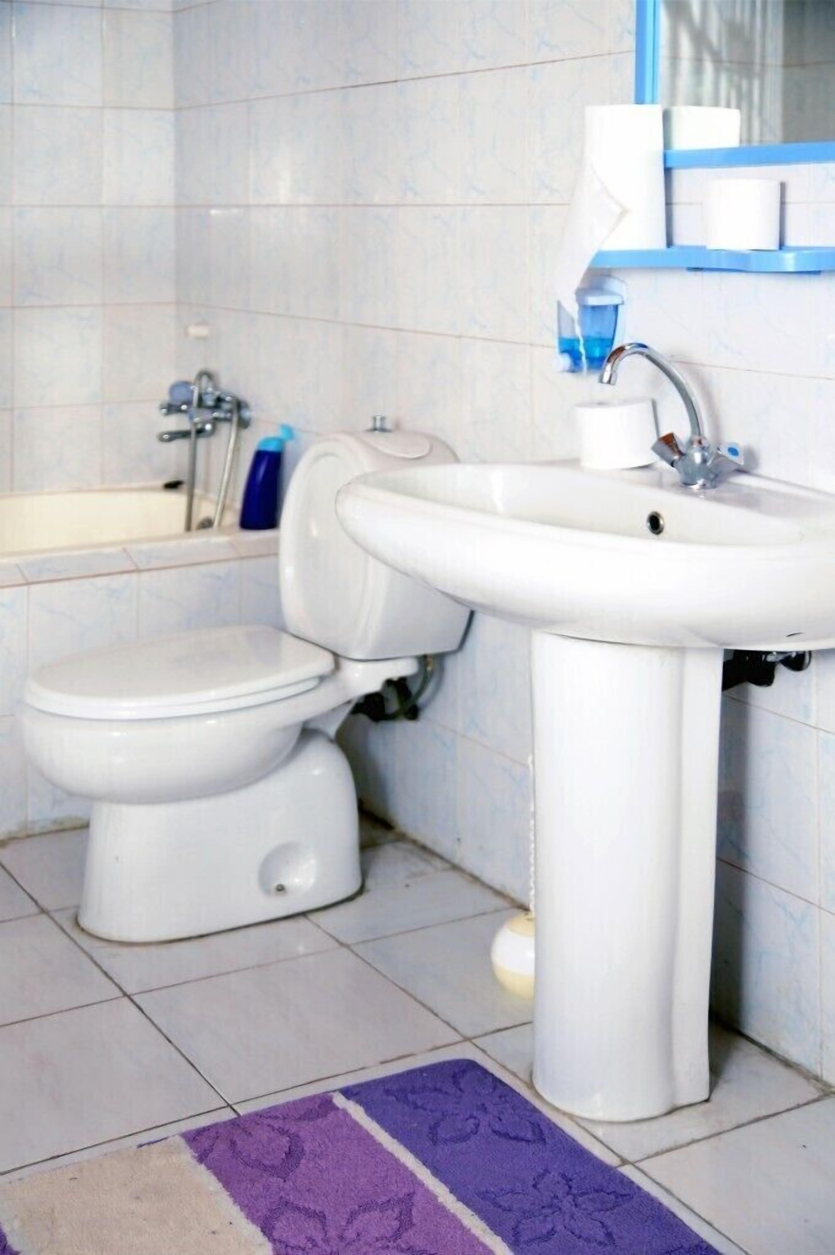Family Apartment, Smoking, City View | Bathroom | Shower, free toiletries, hair dryer, slippers