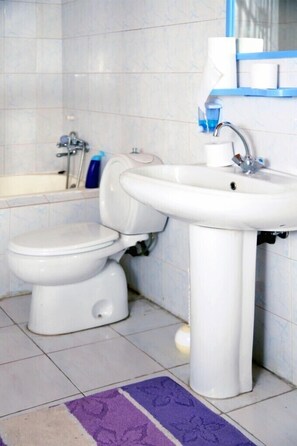 Family Apartment, Smoking, City View | Bathroom | Shower, free toiletries, hair dryer, slippers - Konsept Cankaya (Ankara)