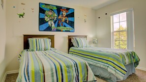 Comfort 4 Bedroom Townhome with Pool