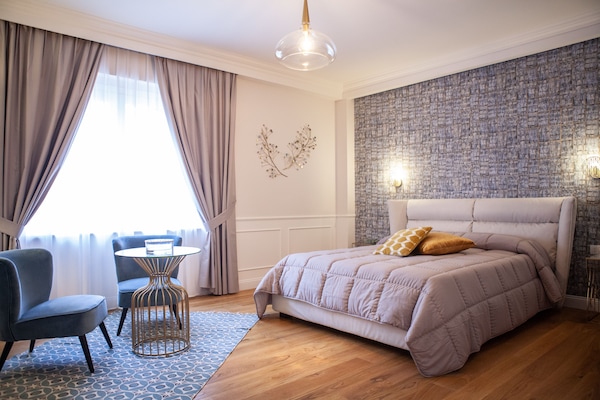 Deluxe Suite | Minibar, desk, soundproofing, free WiFi