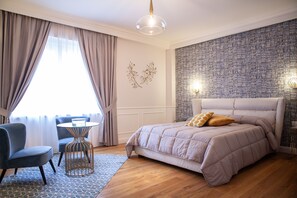 华丽套房 | 迷你吧、办公桌、隔音、免费 WiFi