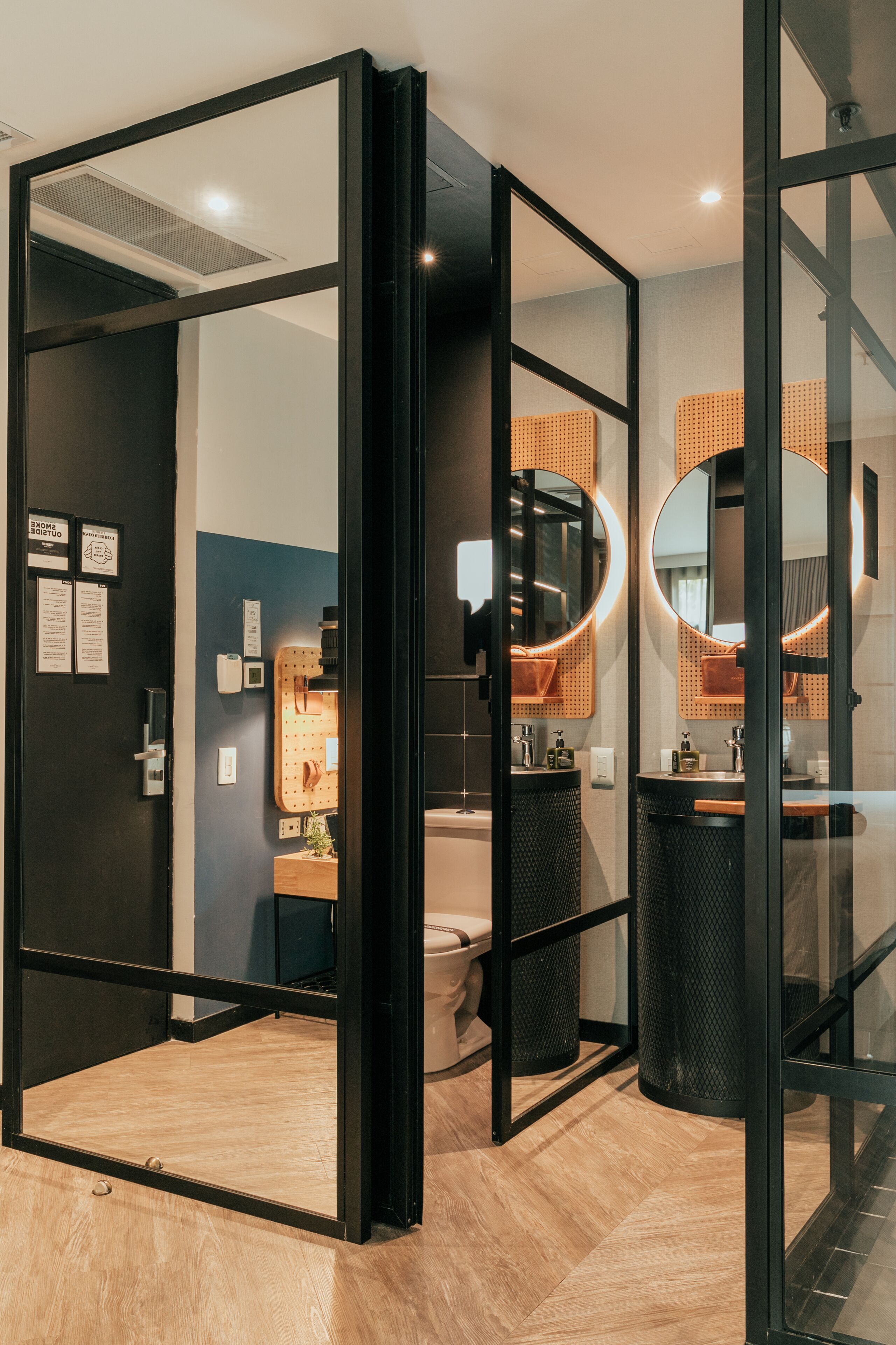 deluxe suite (2xl) | bathroom | free toiletries, hair dryer, towels