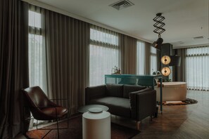 Svit Deluxe (2XL) | Minibar, värdeförvaringsskåp på rummet och skrivbord