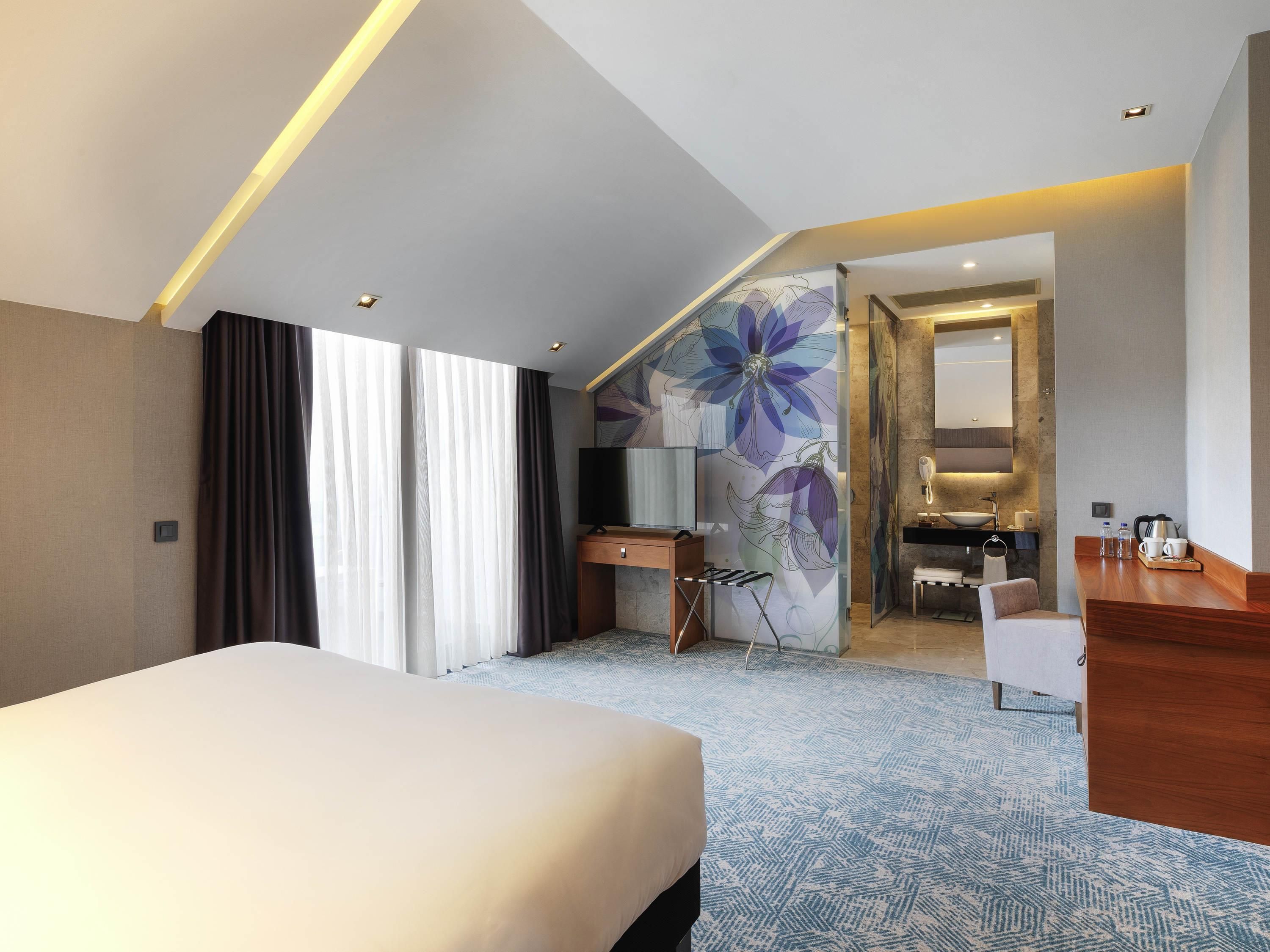 Minibar, in-room safe, desk, soundproofing