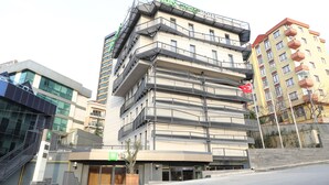 A multi-story building with a modern design, featuring balconies and a prominent entrance. - ibis Styles Istanbul Atasehir (Istanbul)