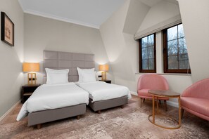 豪華客房, 2 張單人床 | 高級寢具、客房內保險箱、書桌、遮光布/窗簾