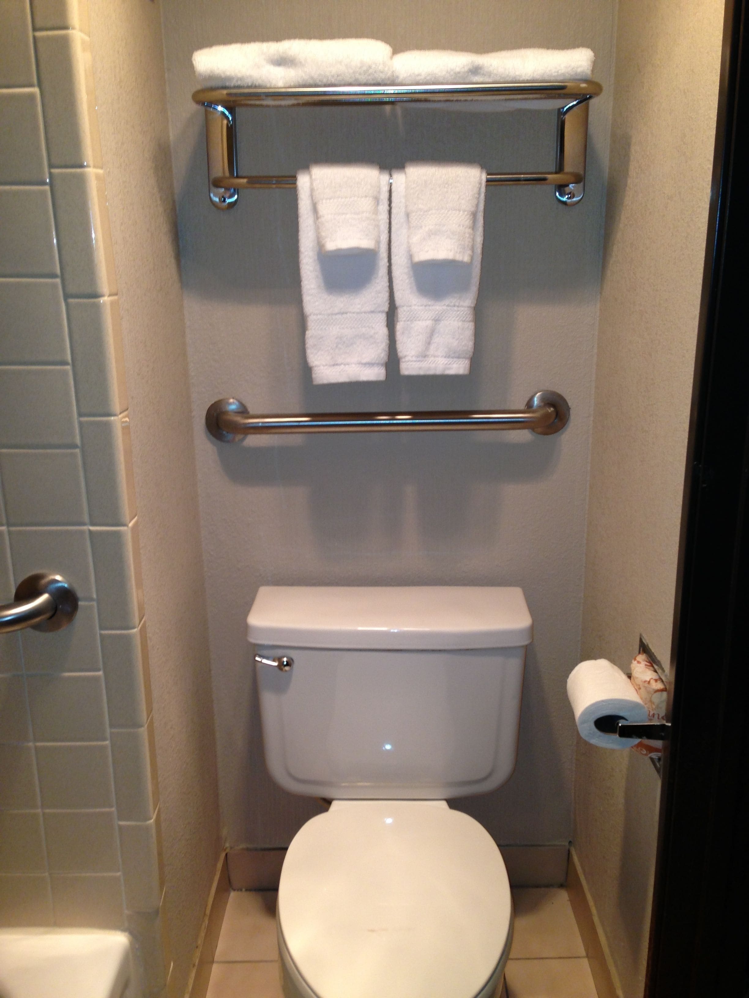 Combined shower/bathtub, hydromassage showerhead, hair dryer, towels