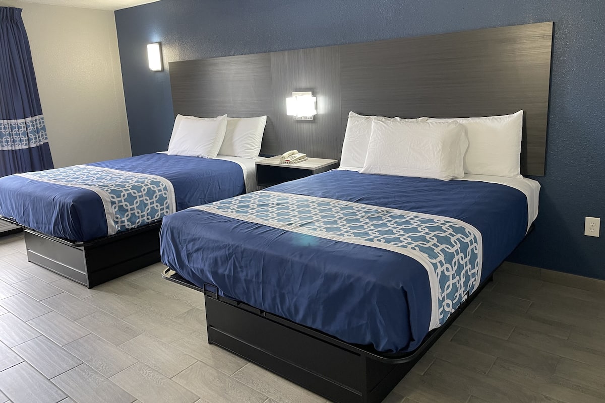 Cortinas blackout, tabla de planchar con plancha y wifi gratis