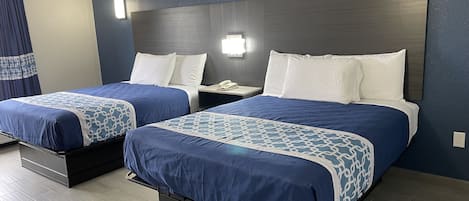 Kamar Eksklusif, 2 Tempat Tidur Queen | Tirai kedap cahaya, setrika/meja setrika, Wi-Fi gratis, dan seprai linen