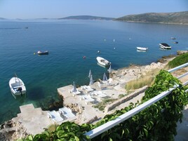 Private beach nearby, white sand, beach bar
