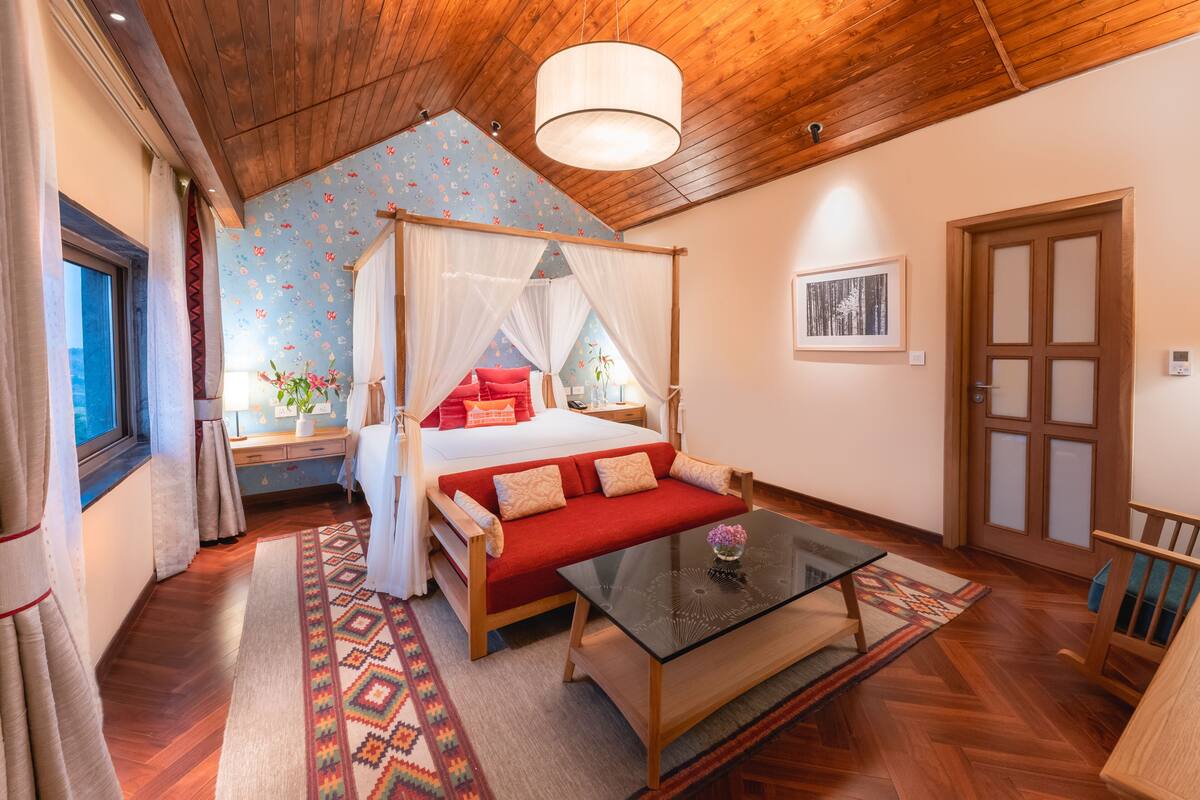 套房 (Duplex) | 迷你吧、房內夾萬、書桌、手提電腦工作空間