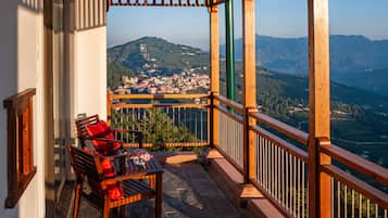 Executive Suite, 1 King Bed | Balcony view