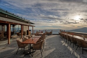 Daily buffet breakfast for a fee - Taj Theog Resort & Spa, Shimla (Theog)