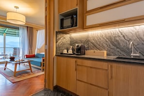 Minibar, in-room safe, desk, laptop workspace