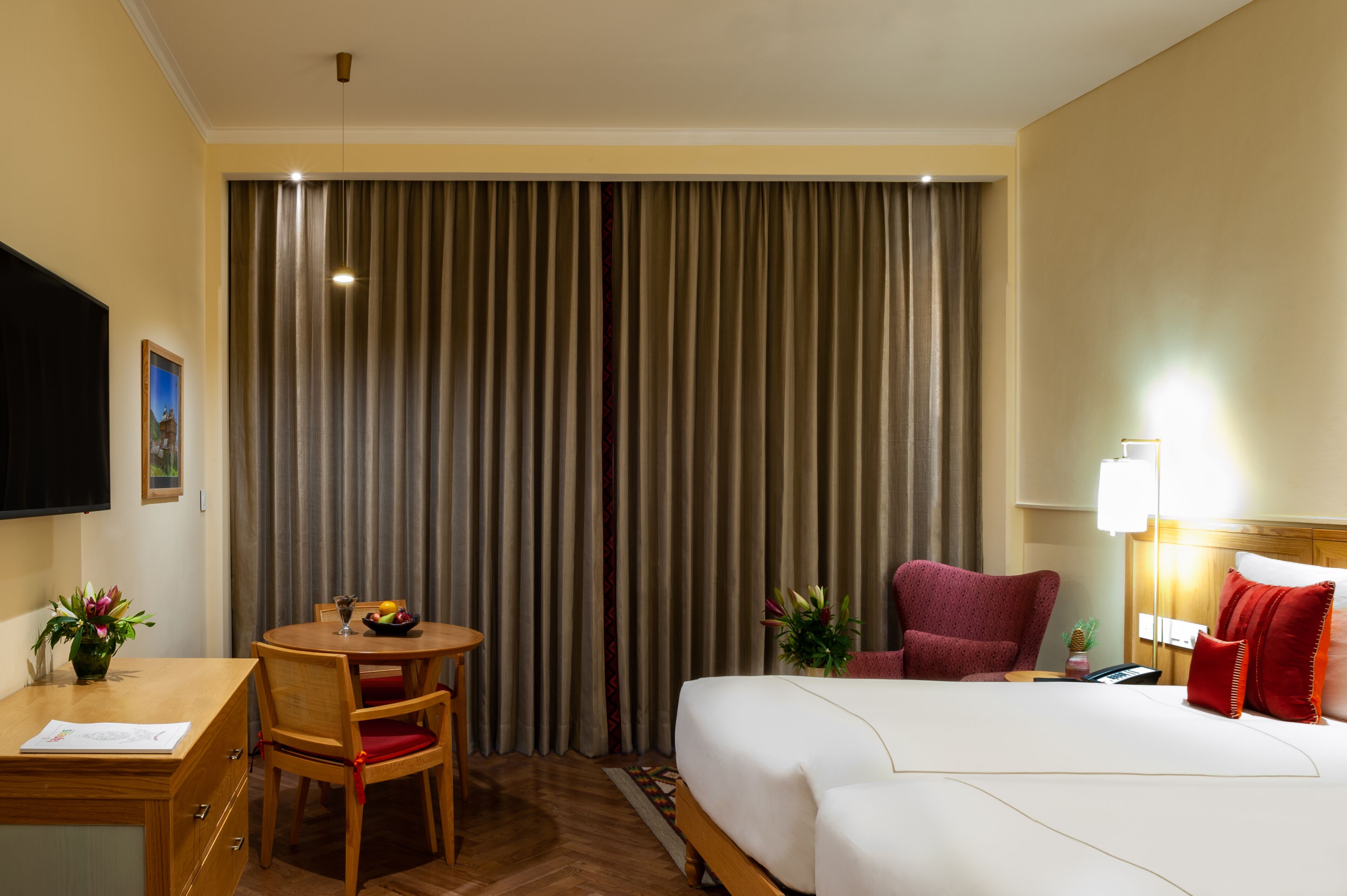 deluxe room, 2 single beds, courtyard view | minibar, in-room safe, desk, laptop workspace