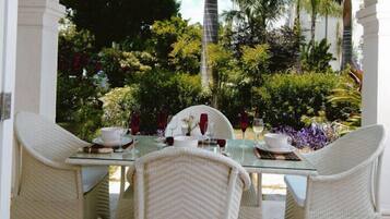 Tempat makan outdoor