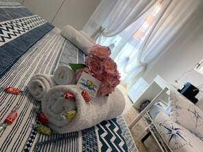 Bureau, chambres insonorisées, Wi-Fi, draps fournis