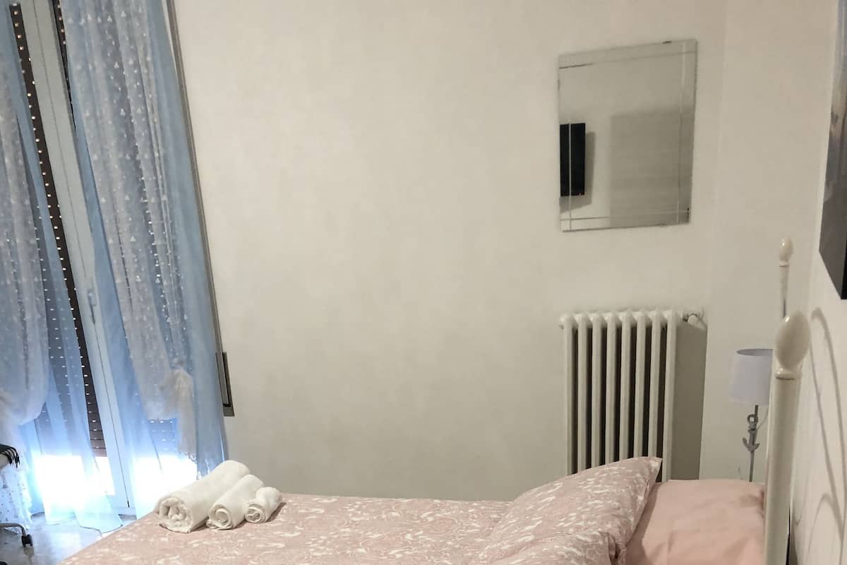 Quadruple Room | Desk, soundproofing, WiFi, bed sheets