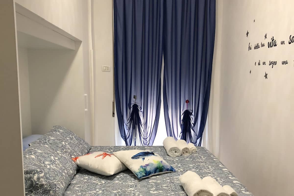 Double Room, Private Bathroom (External) | Desk, soundproofing, WiFi, bed sheets