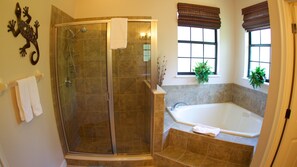 Signature 5 Bedroom Vacation Home with Pool | Bathroom