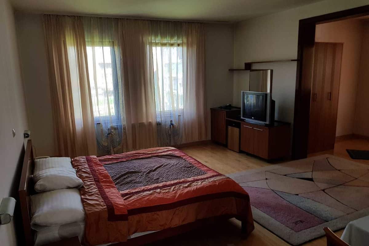 Chambre double | Coffre-fort, système d’insonorisation, accès au Wi-Fi (inclus)