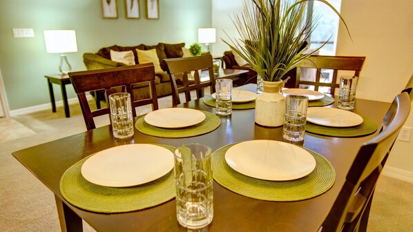 Premium 3 Bedroom VIlla with Pool Access | Ruokailu omassa huoneessa