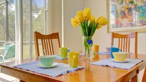 Classic House, 4 Bedroom Vacation Home with Pool | In-room dining - Southampton Vacation Home with Pool (Kissimmee)