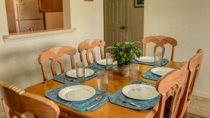 Comfort 2 Bedroom Villa with Pool Access | In-room dining