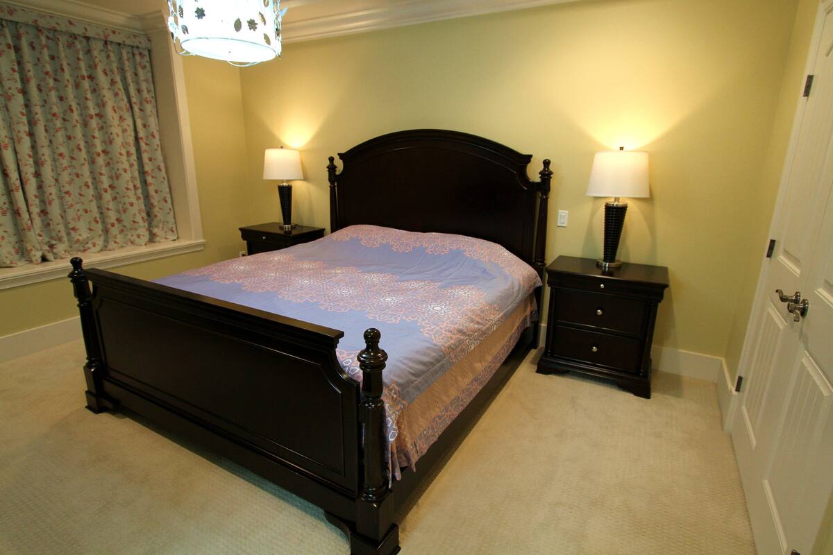 Habitación Deluxe, 1 cama King size, para no fumadores, vista al jardín | Cortinas blackout, wifi gratis y ropa de cama