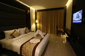 Egyptian cotton sheets, premium bedding, desk, free WiFi - Hotel Gagan Regency - Raipur (Raipur)