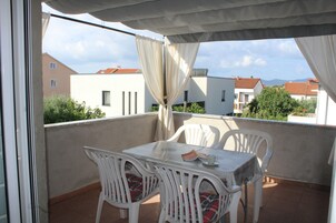 Apartamento económico, terraza, en la zona del jardín | Terraza o patio