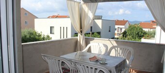 Apartments and Room Thea