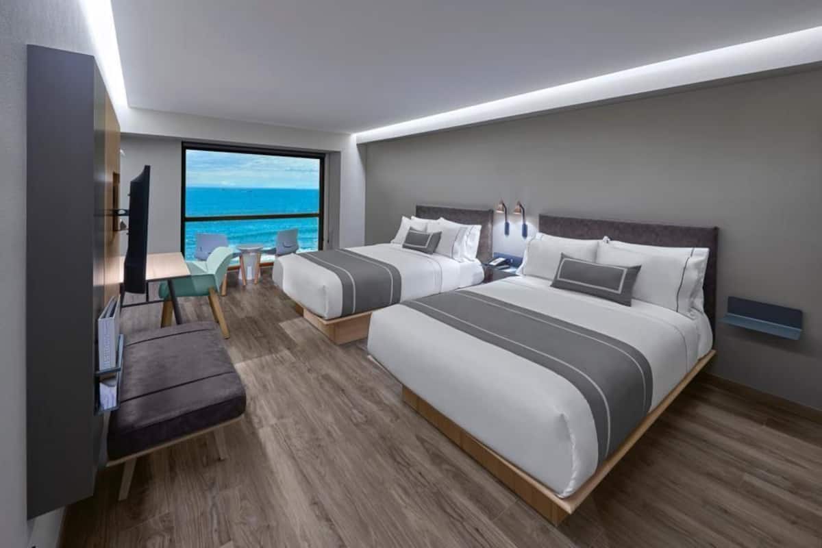 Coffre-fort, bureau, espace de travail pour ordinateurs portables