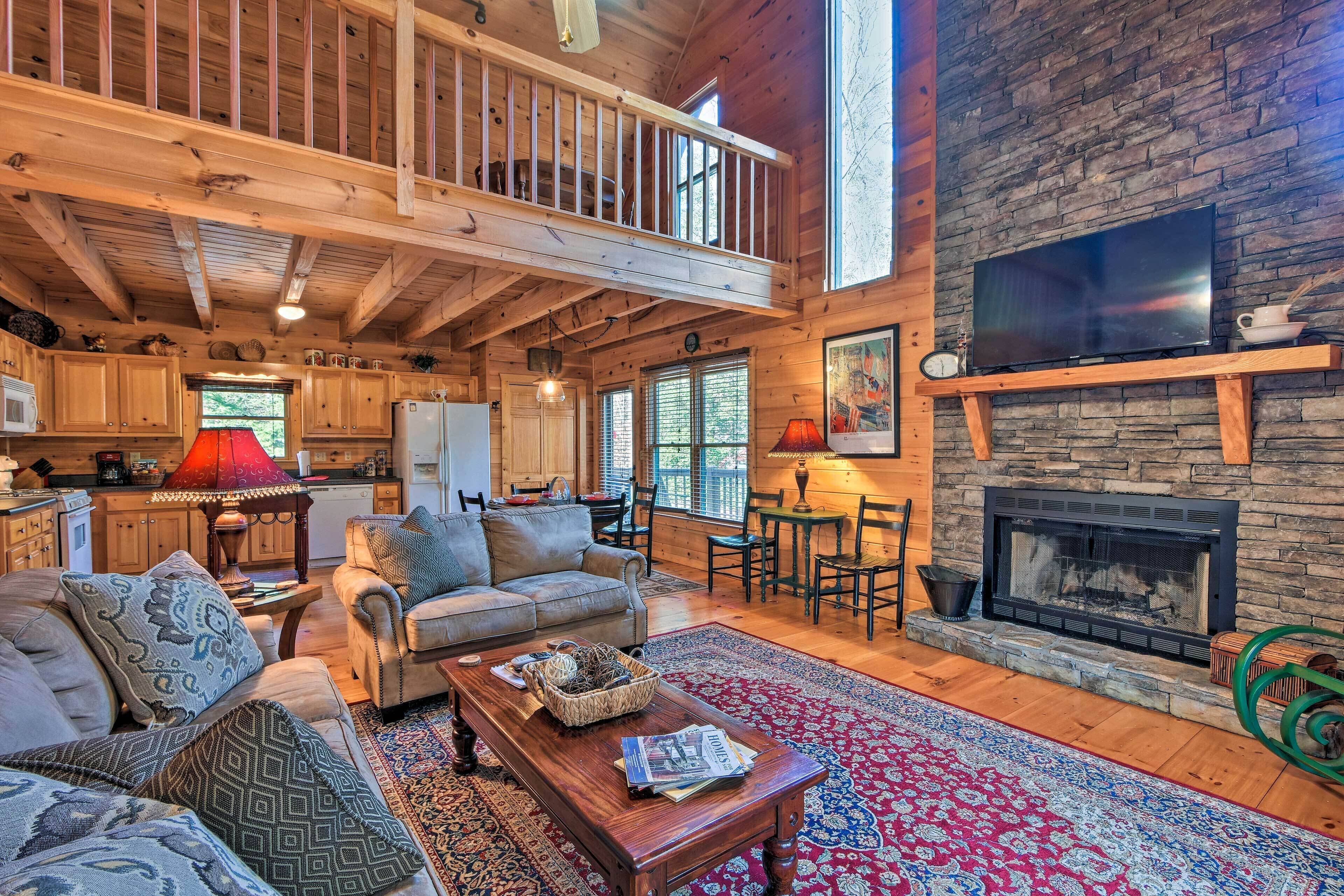 'Riverbend Reserve' Cabin w\/ Yard + Fire Pit!