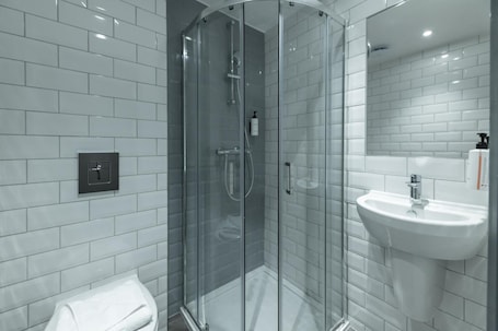 Bathroom. Easyhotel London Victoria