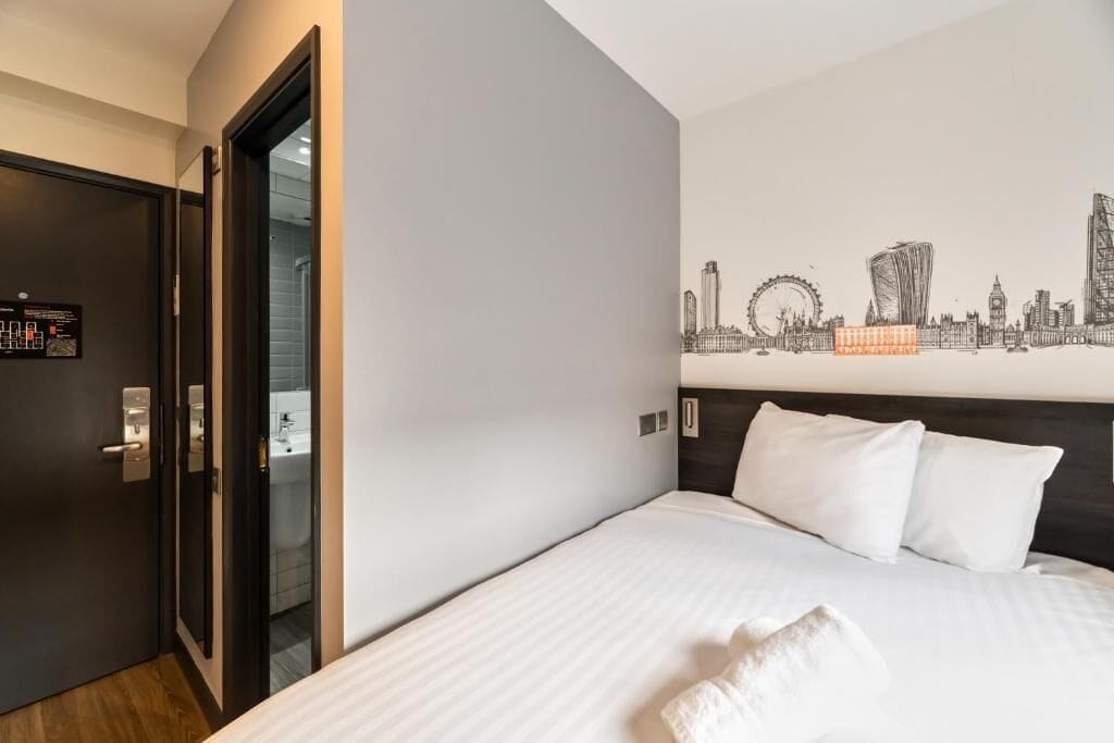 Standard Double Room | Free WiFi, bed sheets
