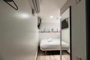 Standard Double Room without Window | Wifi gratis y ropa de cama 