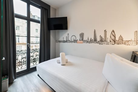 WiFi, wheelchair access. Easyhotel London Victoria