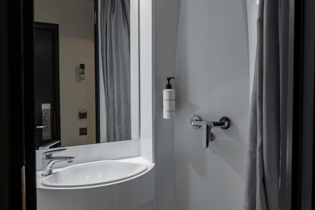 Standard Double Room without Window | Bathroom