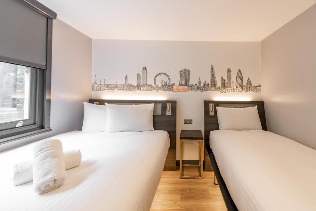 Photo - easyHotel Victoria