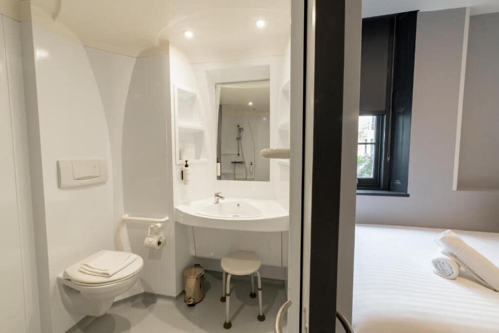 Accessible Double Room | Bathroom