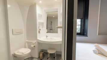 Accessible Double Room | Bathroom