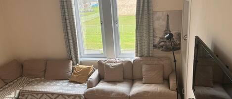 Téléviseur, console de jeux vidéo, Netflix, lecteur de DVD