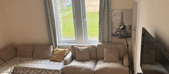 Beach & City Access Flat 2 Floors, Full Kitchen near train 7mins