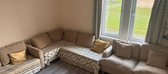 Beach & City Access Flat 2 Floors, Full Kitchen near train 7mins