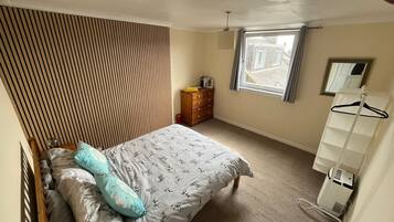 2 bedrooms, iron/ironing board, WiFi, bed sheets