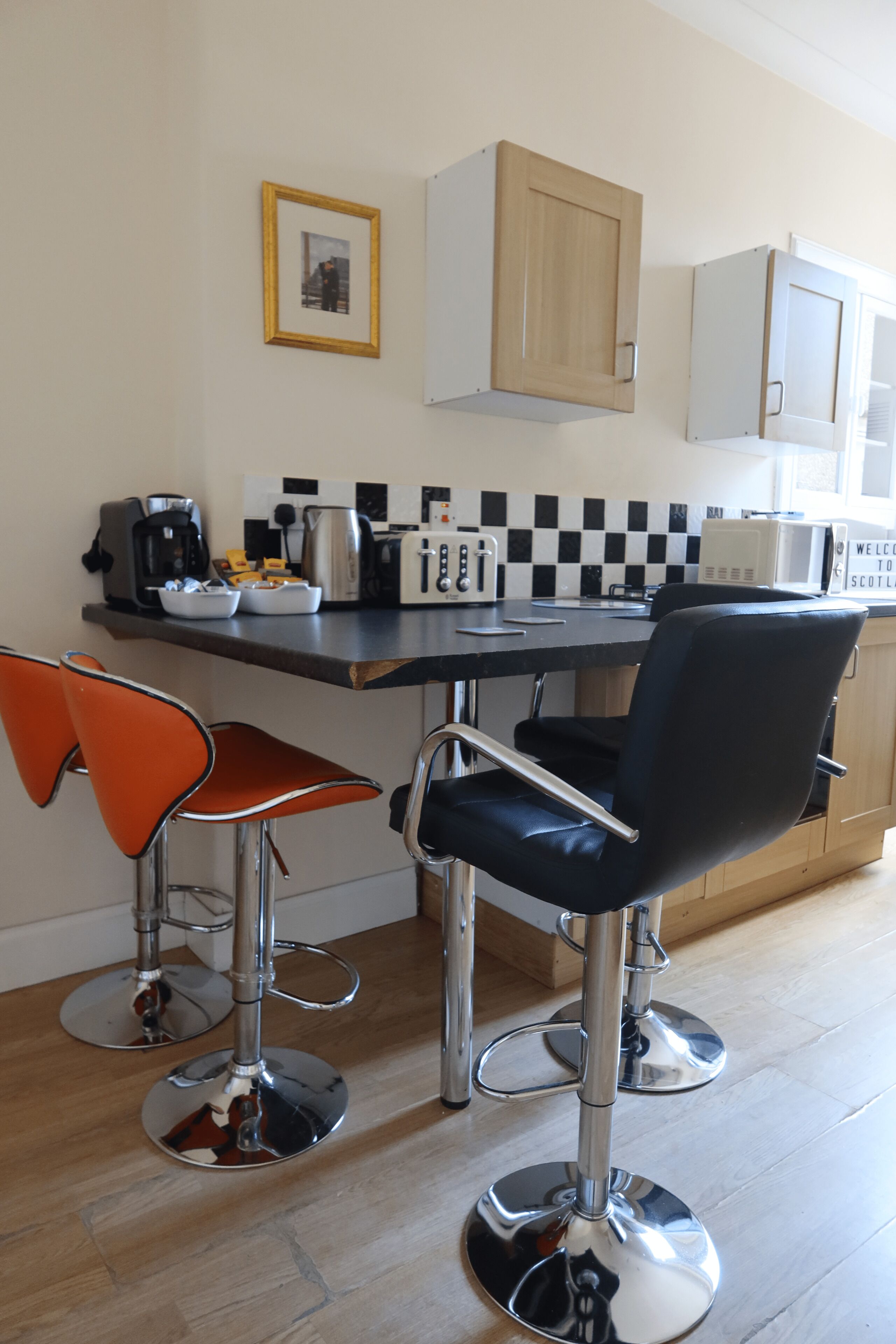 Kylskåp, mikrovågsugn, ugn och spishäll