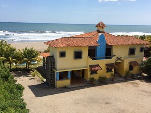 Exterior - Exclusive Beachfront Large Spanish Estate for up to 30 people, WiFi (Pochomil, San Rafael del Sur)