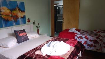 4 bedrooms, desk, iron/ironing board, WiFi