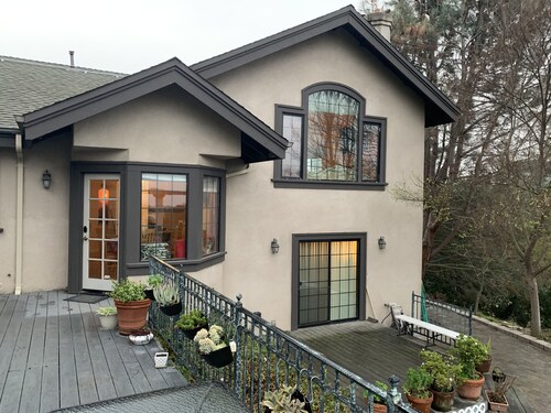 Luxury Vacation Home with a Gorgeous Bay View